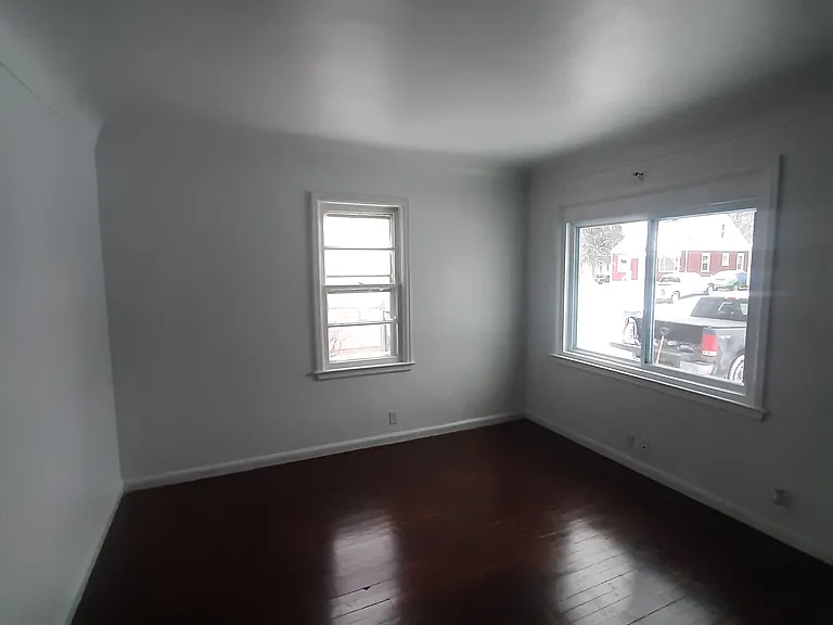 620 Vermilya Ave — Photo 3