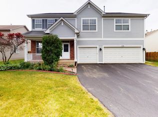 529 W Dalton Dr, Round Lake, IL 60073