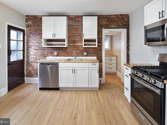 4th image of 127 W 13th St