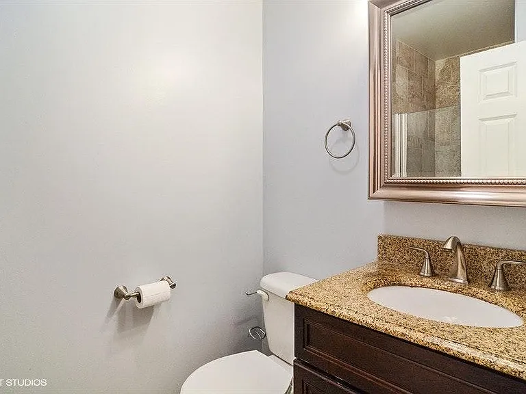 850 W Diversey Pkwy #2 — Photo 9
