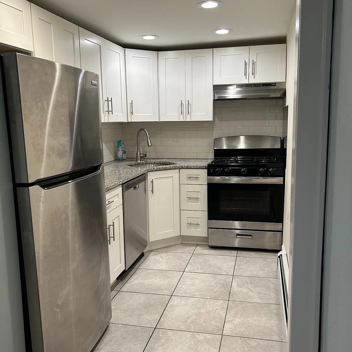 1 bed, 500 sqft, $2,300 — Photo 3