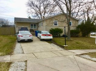 9049 Barberry Ln, Hickory Hills, IL