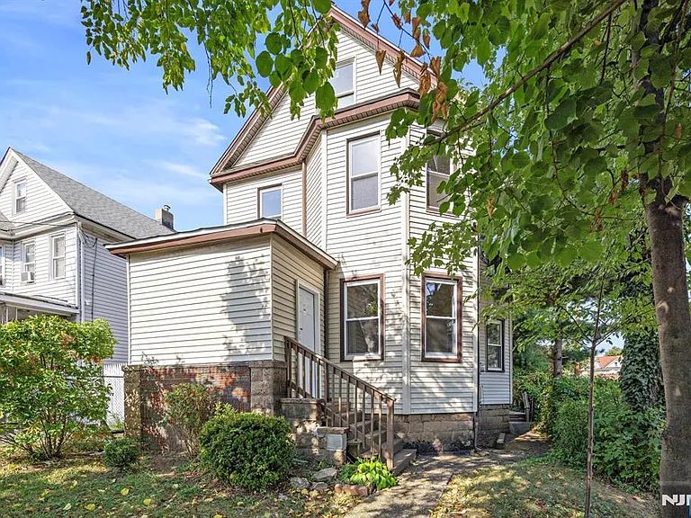 72 Winant Ave — Photo 1