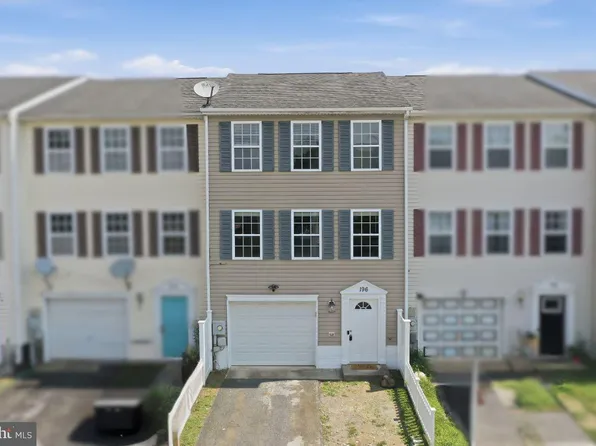 196 Topaz Ln, Inwood, WV 25428