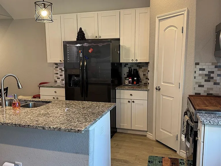 9593 Darkwood — Photo 3