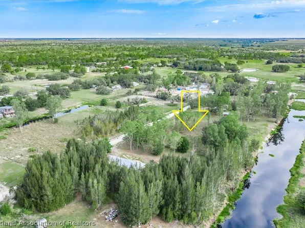 13 Siesta Ln, Venus, FL 33960