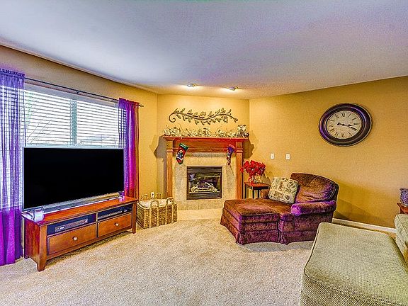 3rd image of 7887 Shire Ln