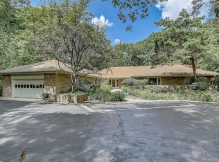 7300 N Beach Dr, Fox Point, WI 53217