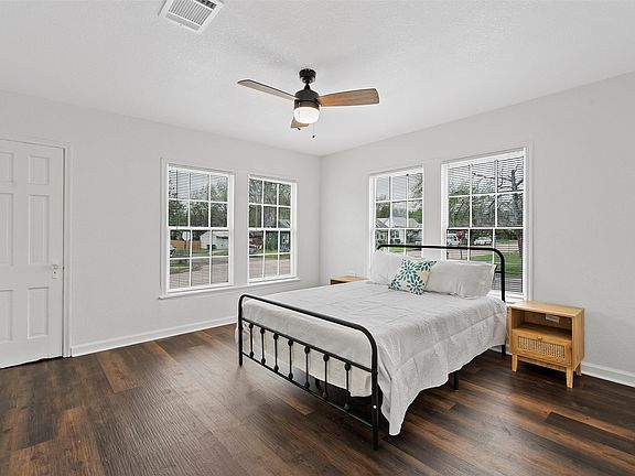 5th image of 2225 Maple Ave