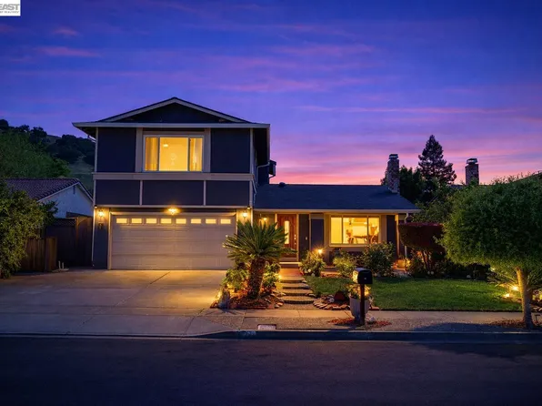 77 Barnes Ln, Fremont, CA 94536