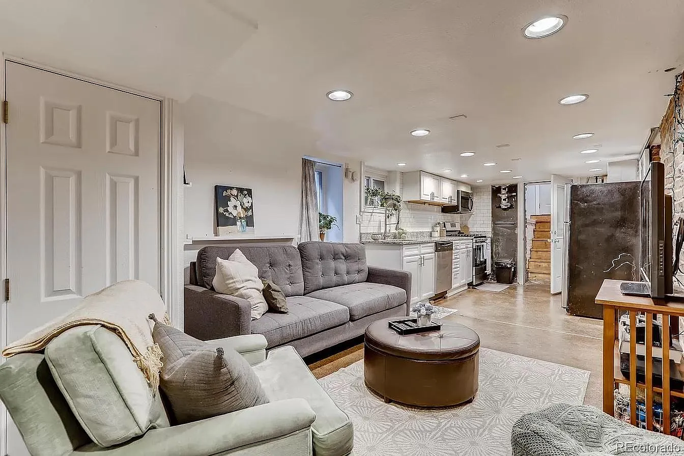 356 N Pearl St — Photo 2