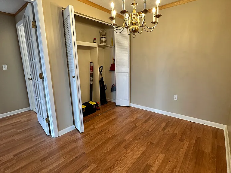 10 Williamsburg Ct #21 — Photo 4