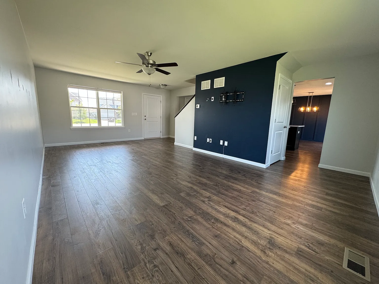 3 bed, 1800 sqft, $2,445 — Photo 2