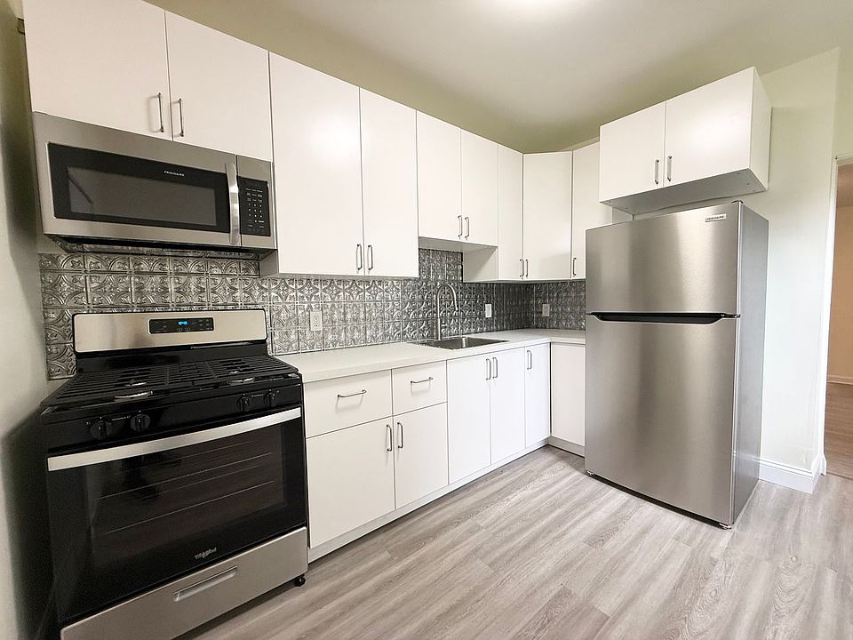 1st image of 323 McKinley St Floor 1