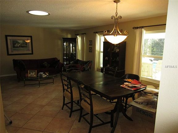 5th image of 209 E Hornbeam Dr