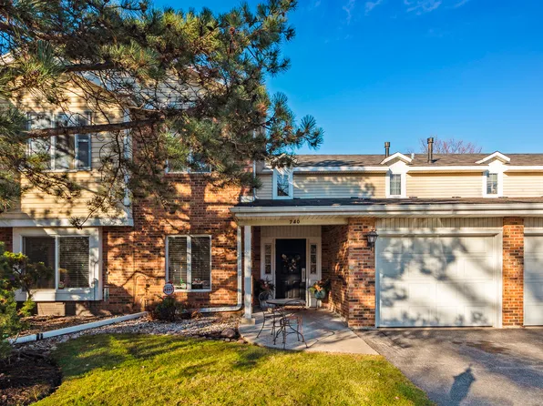 740 Cherrywood Ln #1-B, Willowbrook, IL 60527