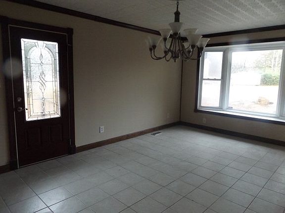 3rd image of 119 Cary Dr