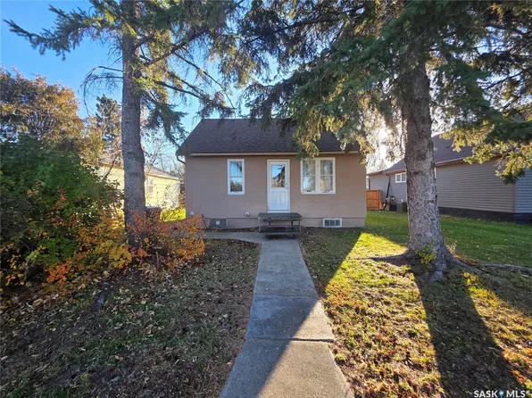 257 6th Avenue W, Melville, SK S0A 2P0