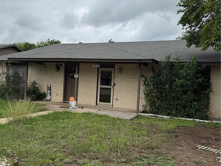 1513 Shannon Cir — Photo 1
