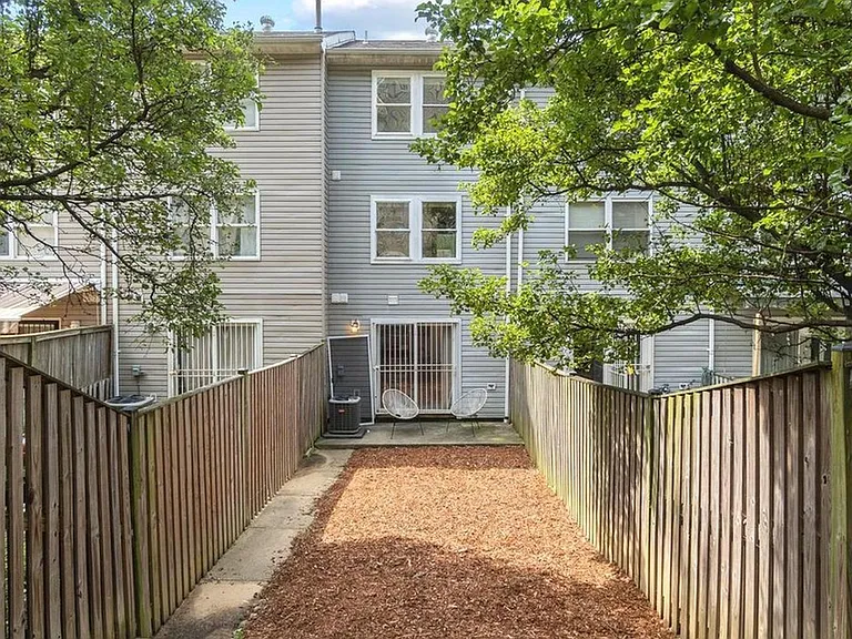 1317 Belmont St NW — Photo 17