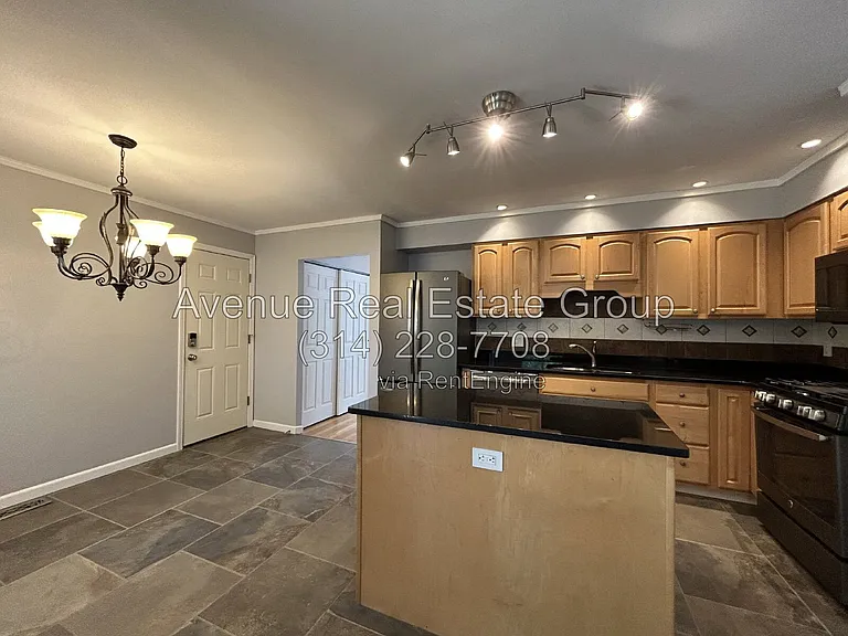 11035 Crimson Dr — Photo 2