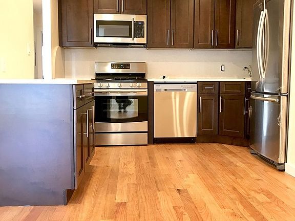 3rd image of 2232 Steinway St #2