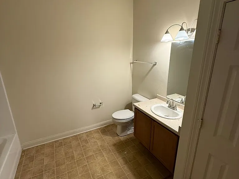 Uptown Brass Apartments — Photo 12