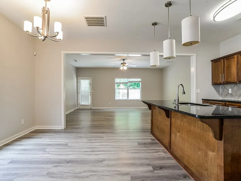 1048 Joselynn Dr — Photo 6