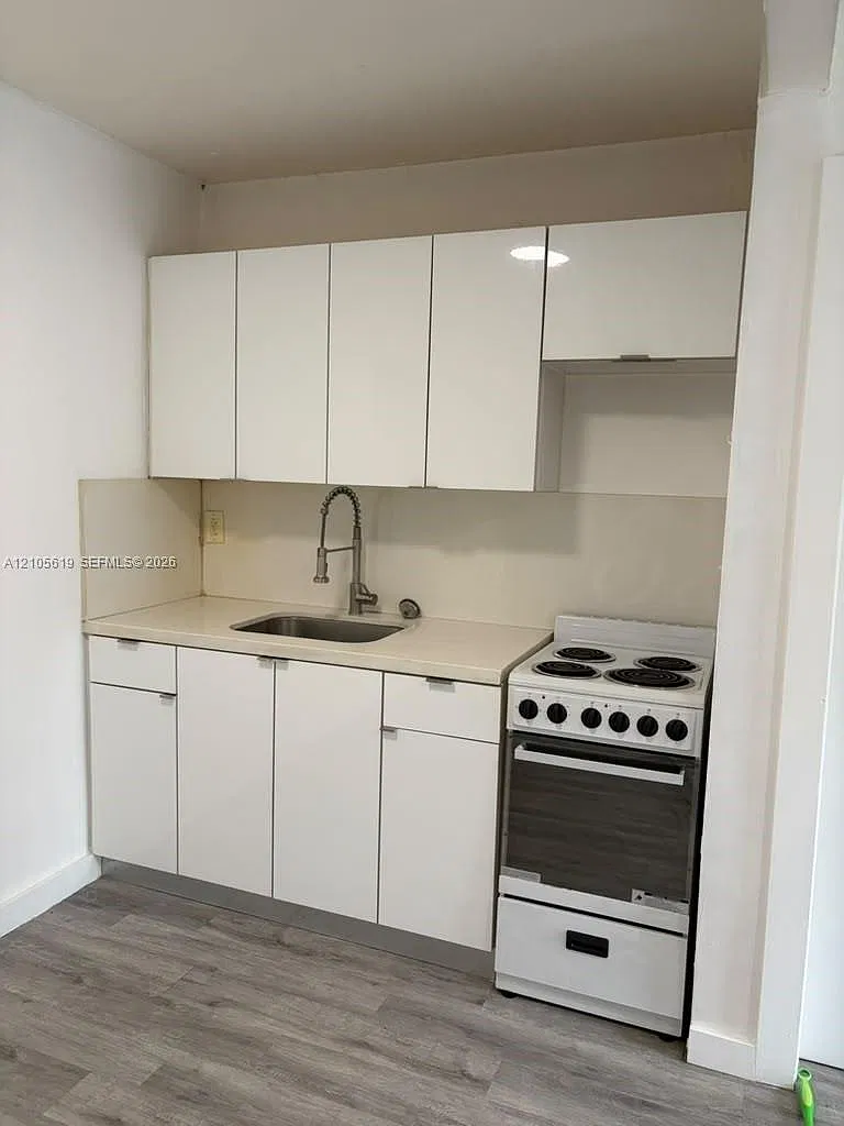 Dania Manor Corr Plat — Photo 3