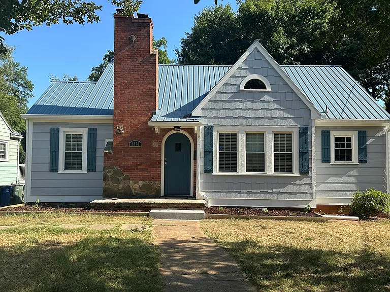 2370 Queen St — Photo 1