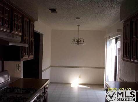 5th image of 610 Taylor Ct
