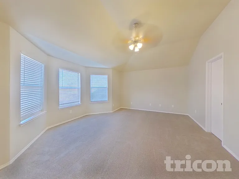10712 Braemoor Dr — Photo 5