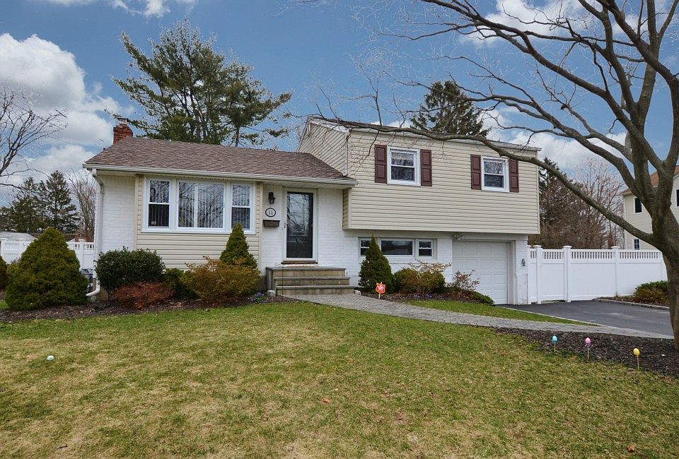 1st image of 11 Kipling Dr