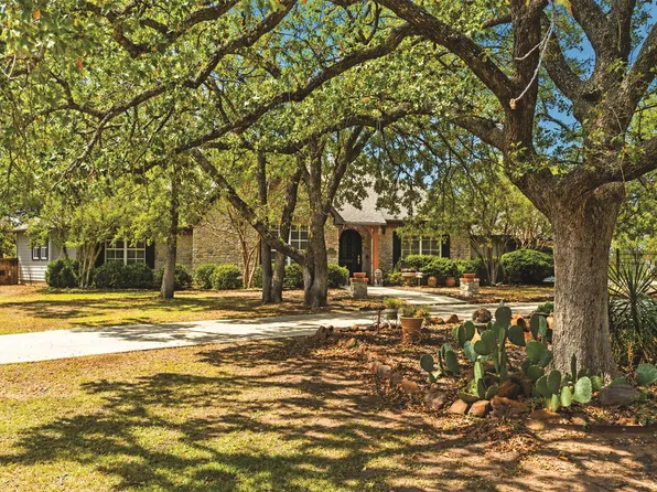 15 Oak Bluff Dr, Crossroads, TX 76227