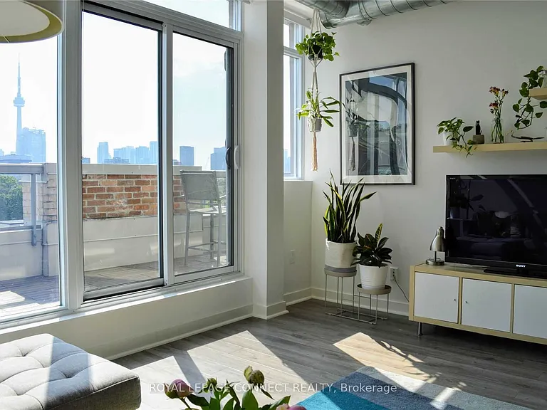 955 Queen St W #Penthouse 15 — Photo 6