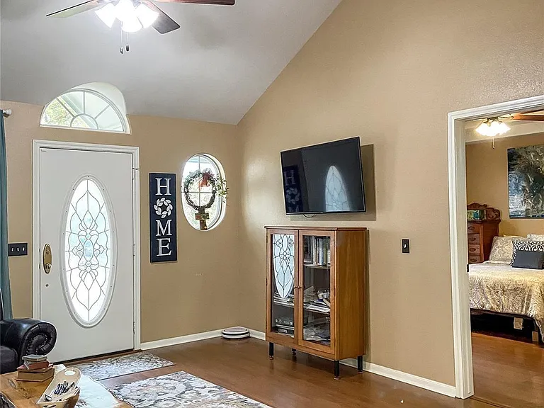 254 E Sunset Dr — Photo 5