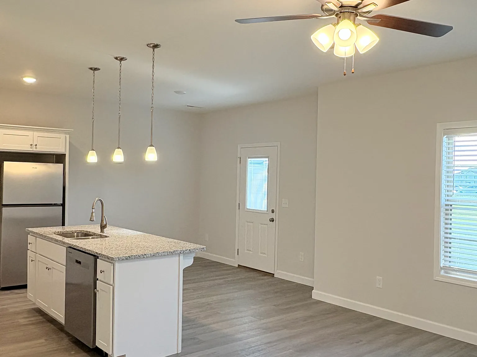 3 bed, 2.5 bath, $1,695 — Photo 4