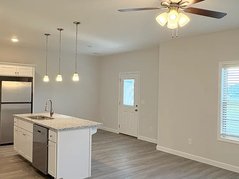 926 Rodeo Ln — Photo 4