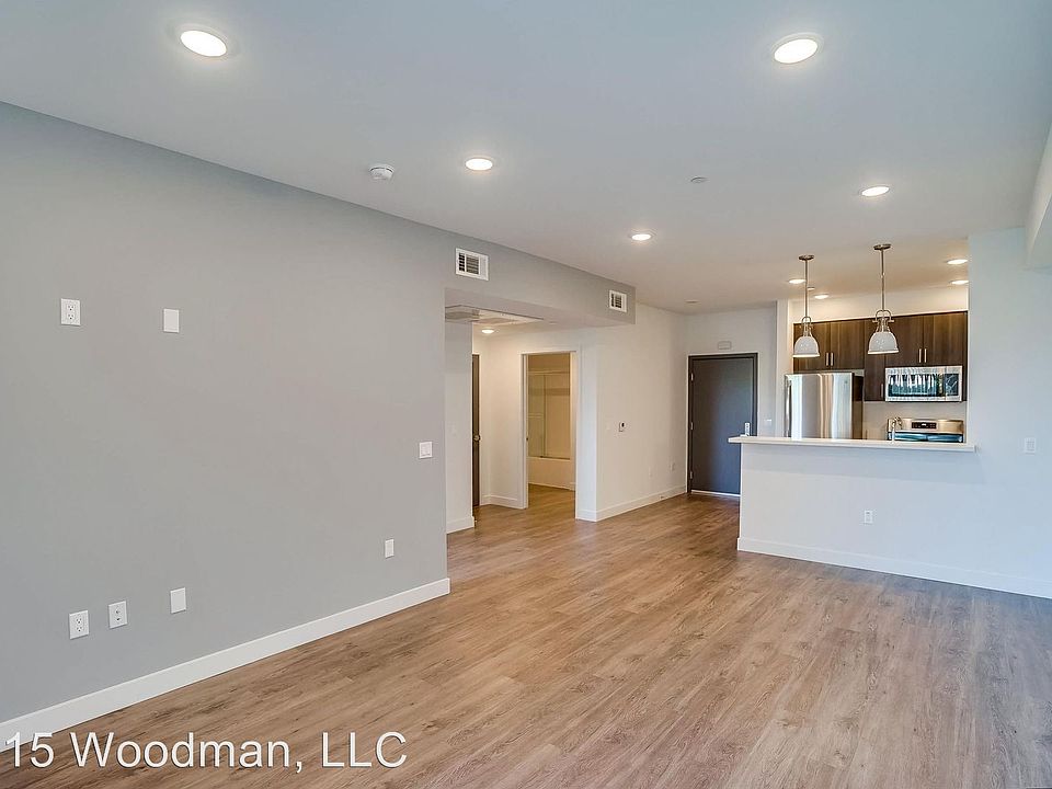 1st image of 6015 Woodman Ave #202