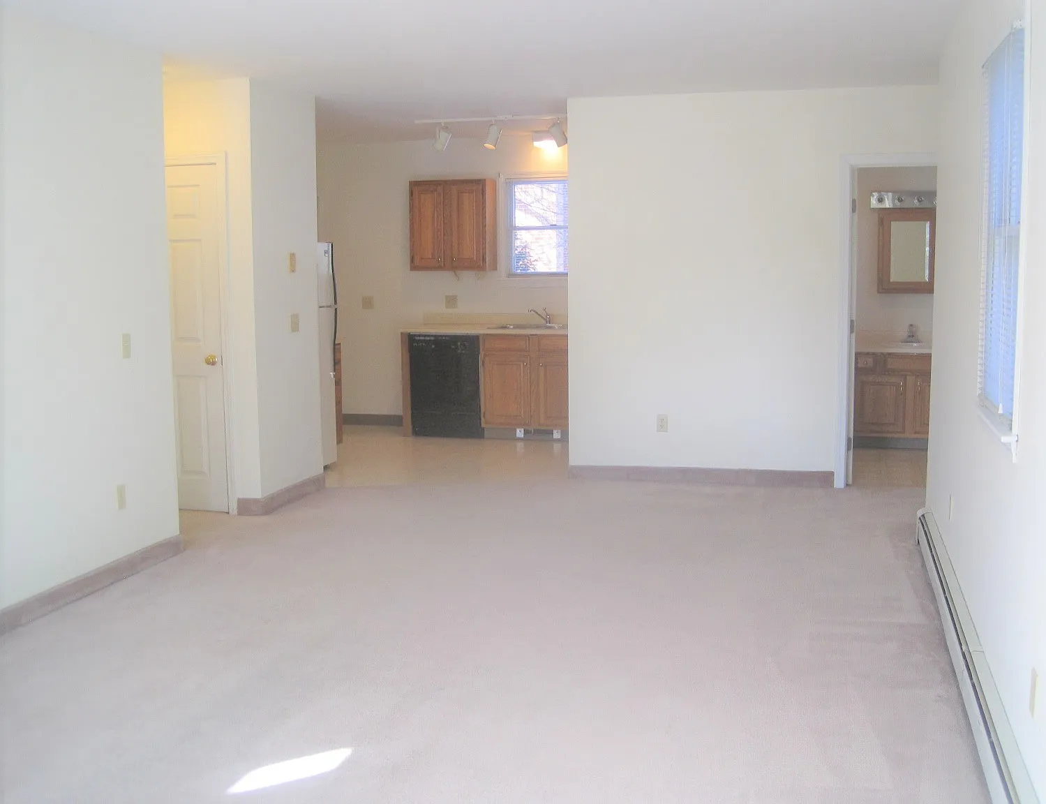 2 bed, 1600 sqft, $2,300 — Photo 4