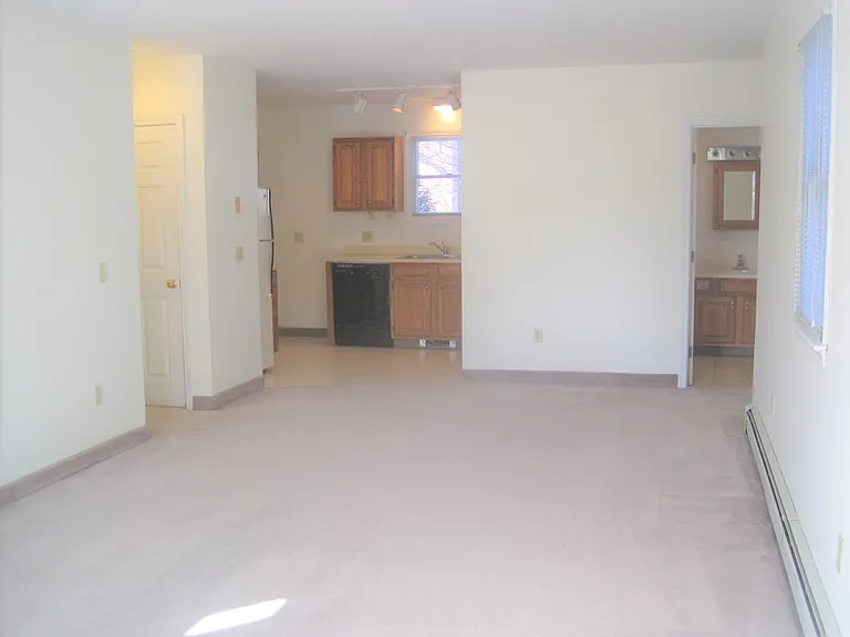 44 Memorial Blvd — Photo 4