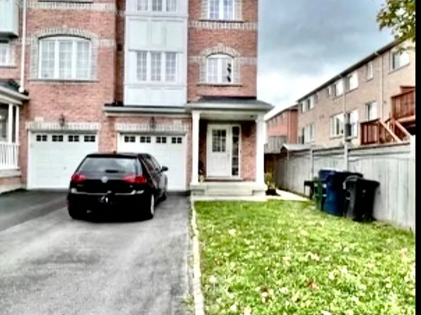 11 Etienne St, Toronto, ON M1L 0A2