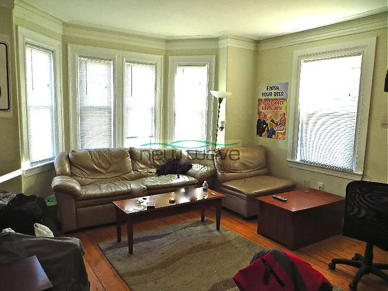 5 bed, 1500 sqft, $7,800 — Photo 2