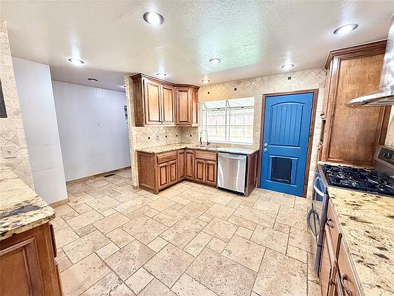 3rd image of 3000 Robin Rd