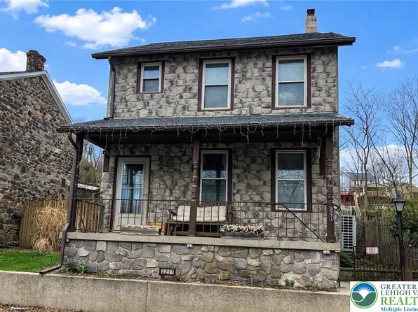 3271 Water St, Whitehall, PA 18052