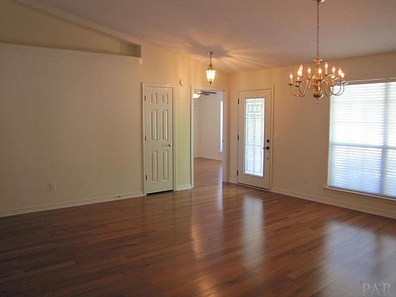 3rd image of 80 Crabapple Ln