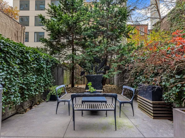 160 East 63rd Street image 10 of 11