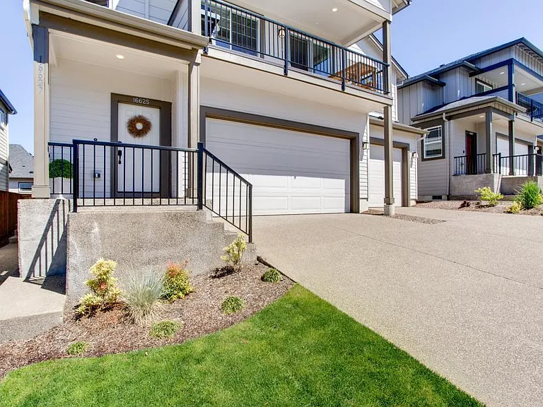 16625 SW Botany Bay Ln — Photo 4
