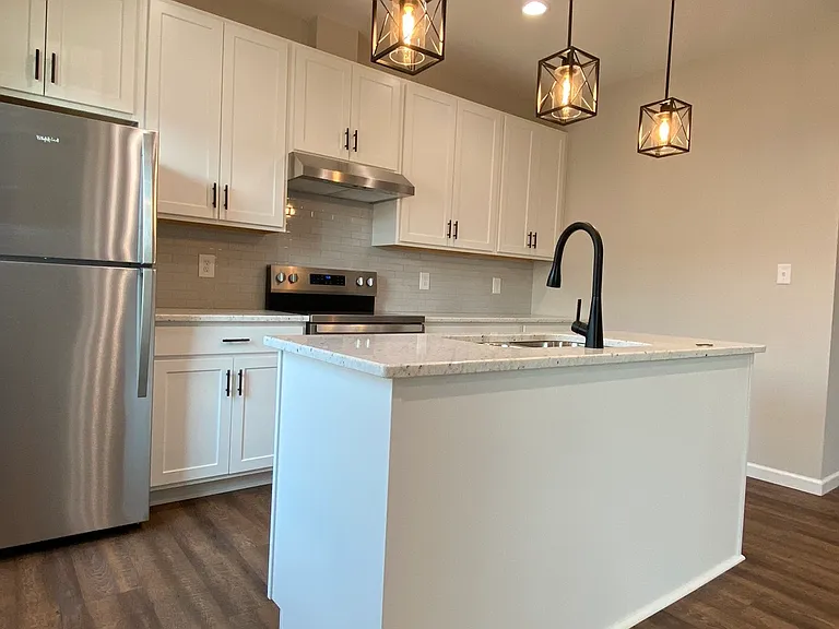 800 Massanutten Ave — Photo 2
