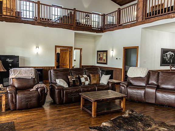 3rd image of 1950 Hamilton Rd